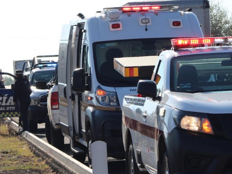 Investigan homicidio en Apaseo el Grande; hallan a chofer muerto en camión