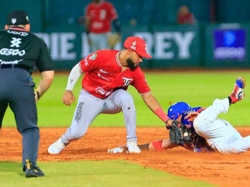 Con joya de Camarena y paliza 9-1, Olmecas empata la Serie del Rey ante los Toros