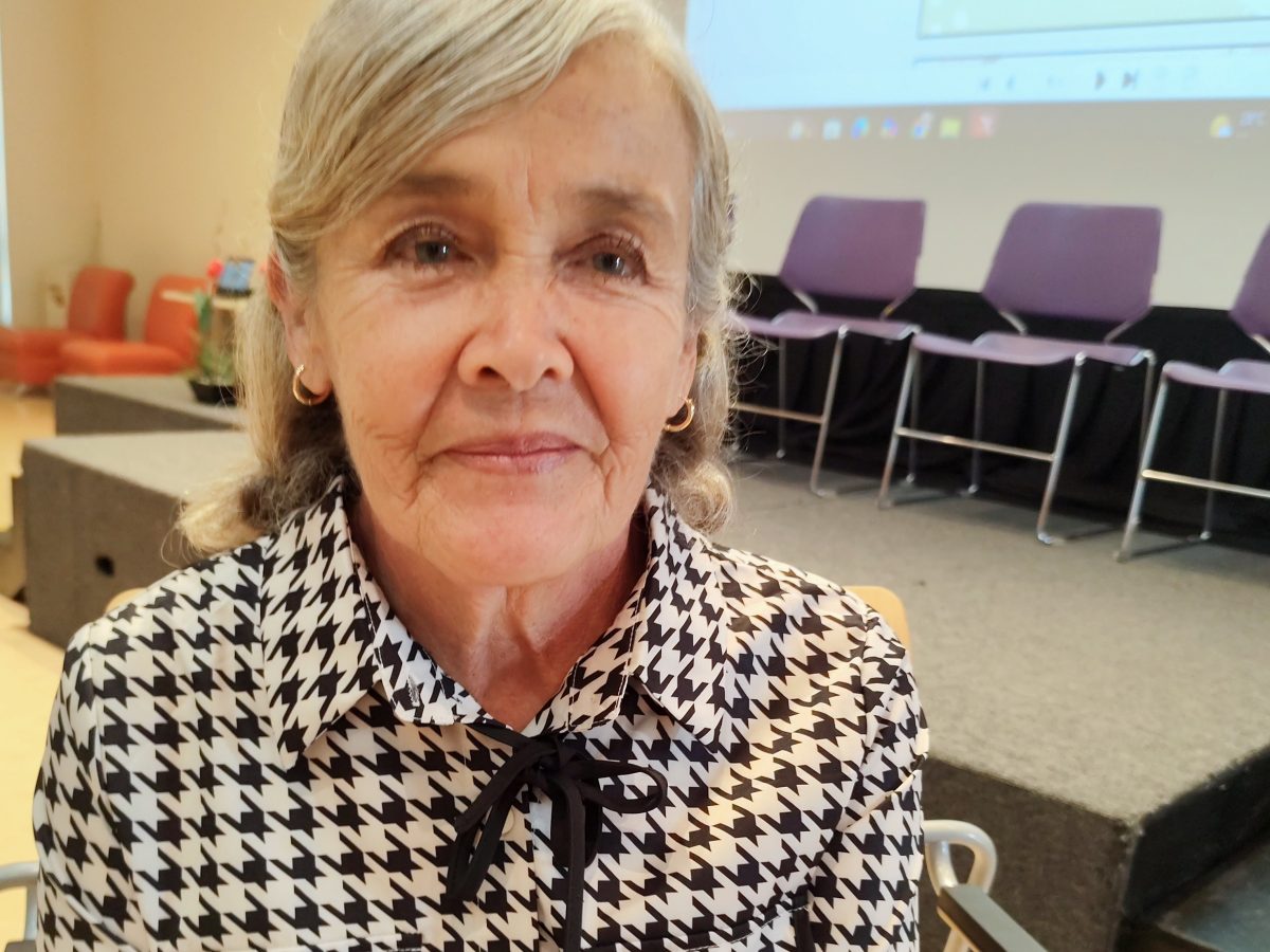 A sus 71 años, María escribe la historia de sus abuelos en la Biblioteca Central de León