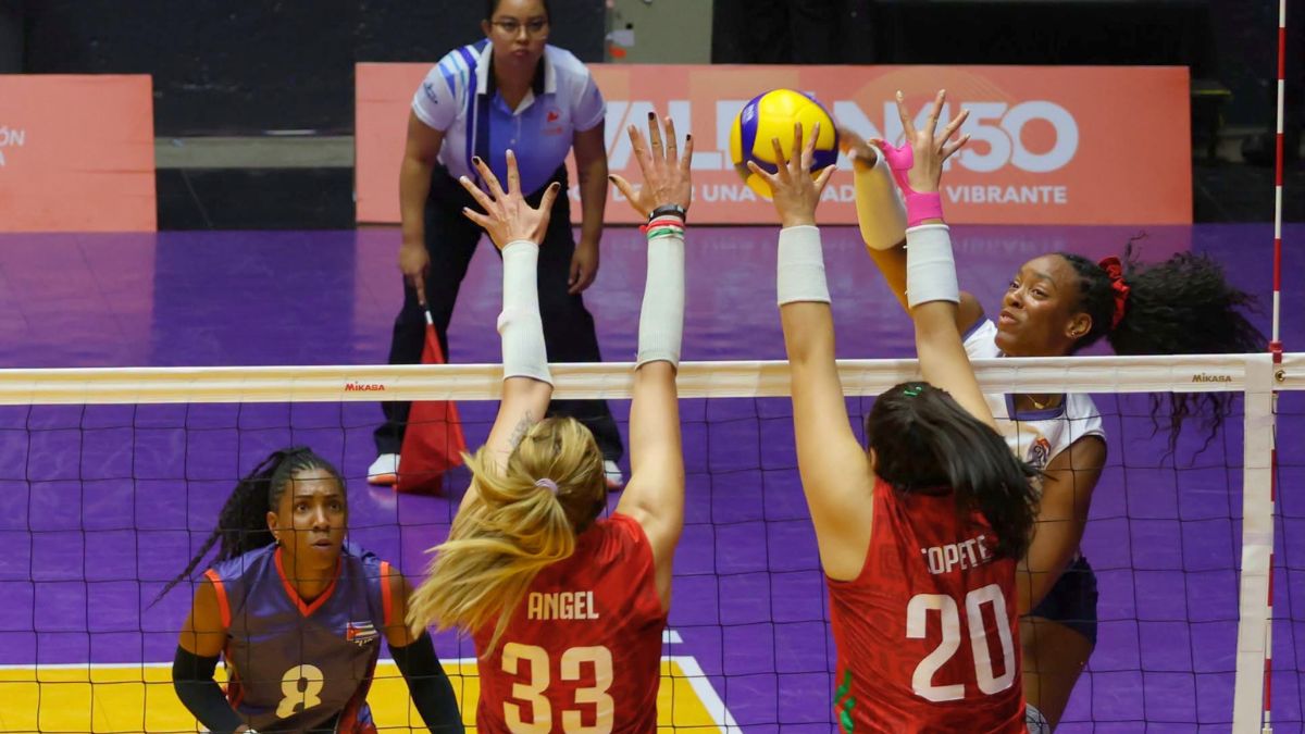 México venció a Cuba en la Copa Panamericana de voleibol. Comude León.