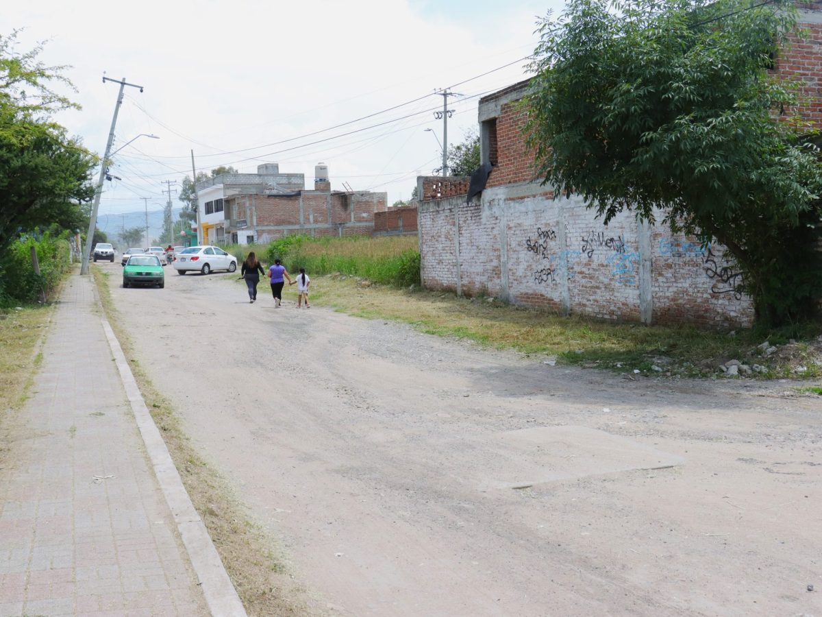Exigen en León arreglar acceso a colonia Popular Maya y a la primaria Rébsamen