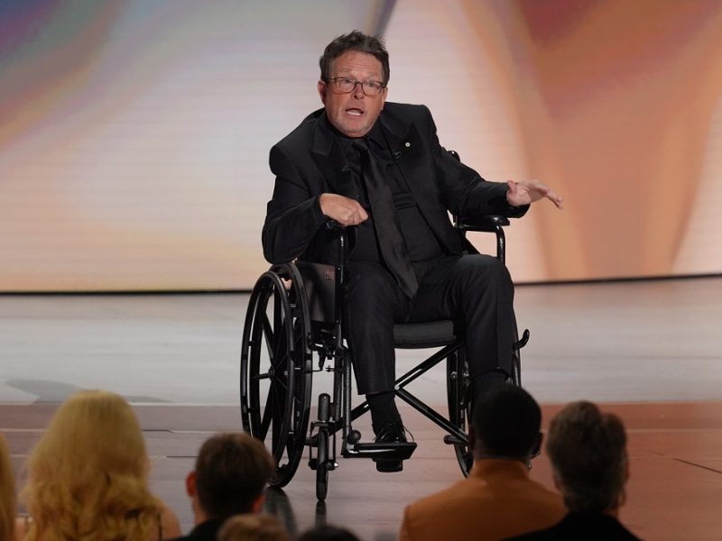 Michael J. Fox recibe Emmy por el papel de su vida: ‘Aceptar el Parkinson no significaba rendirme’