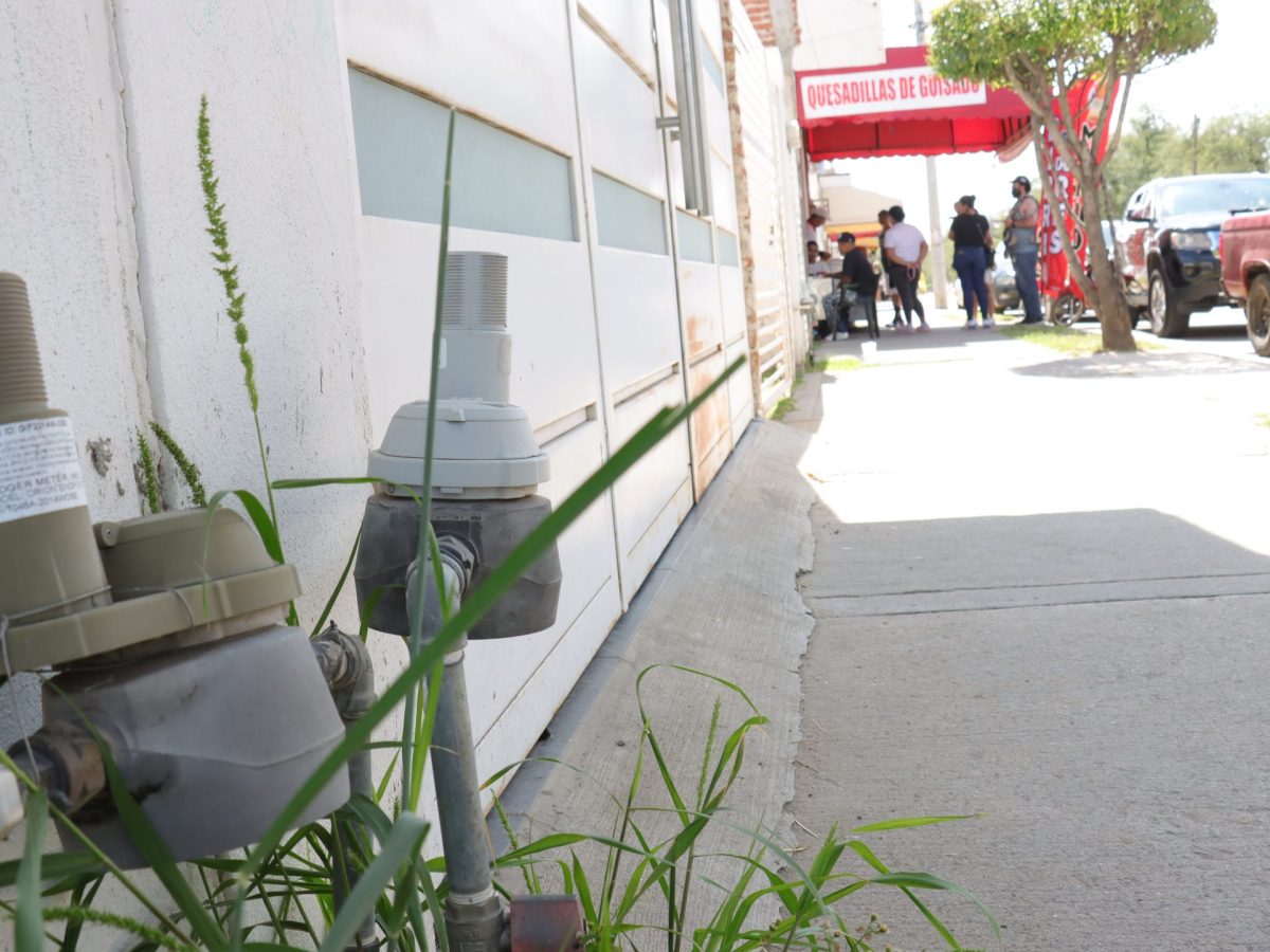 Vecinos de Jardines de los Naranjos denuncian meses con poca agua; exigen solución a Sapal