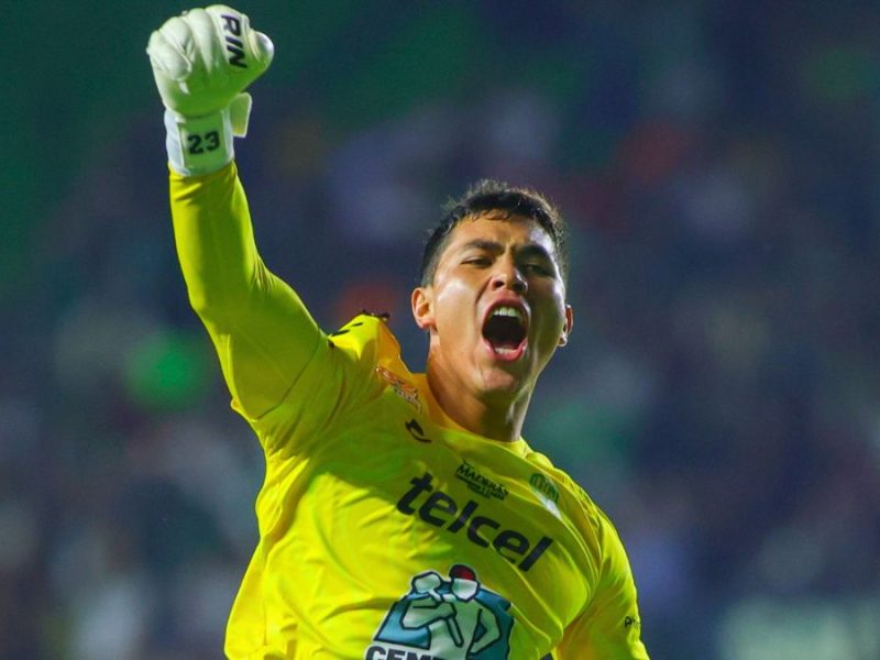 ‘Gato’ García lloró en la calle por el ‘No Era Penal’ y hoy pelea el puesto con Rafa Márquez