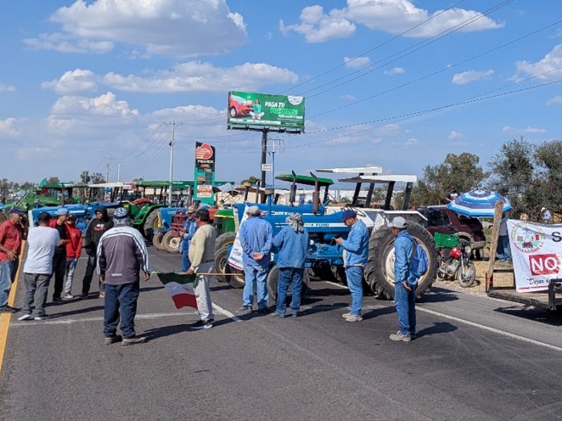 Productores de maíz alistan bloqueos carreteros en Guanajuato por pagos pendientes