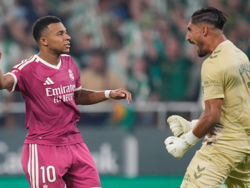 Real Madrid sufre su primera derrota con Mourinho; Kylian Mbappé falla penal ante Betis
