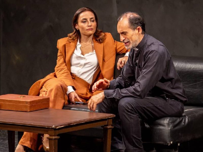 ‘Réquiem’ enfrenta fe y justicia ante un Teatro Manuel Doblado lleno