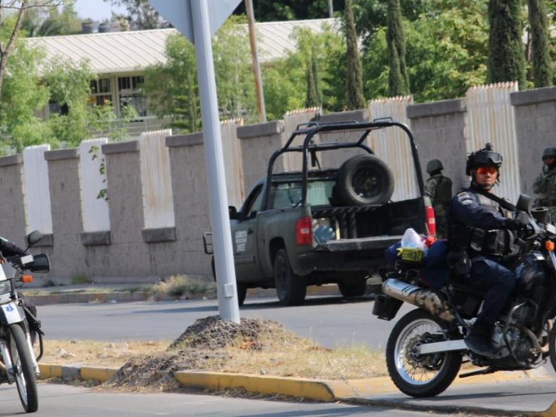 Dejan patrulla encendida y hombre se la lleva; lo capturan después en Celaya
