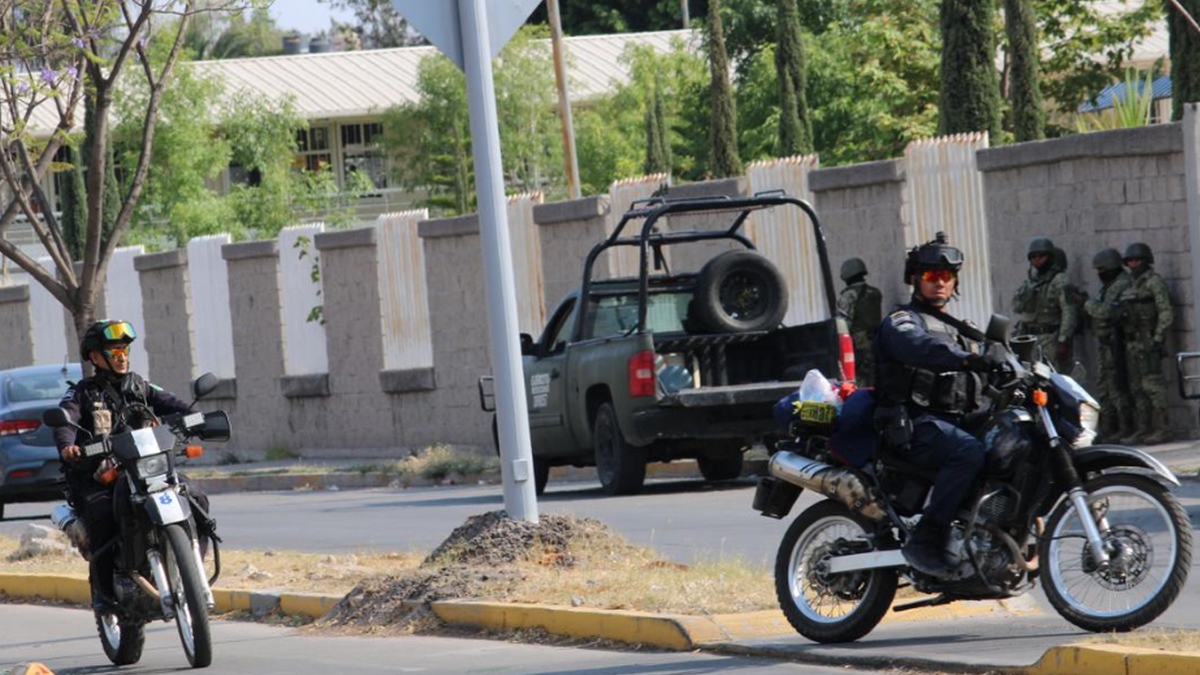 Roban patrulla en Celaya