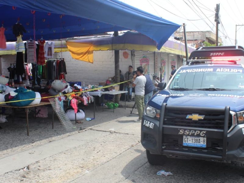 Lesionan a mujer tras atacar a comerciante en tianguis de San Juan Bosco; detienen a tres
