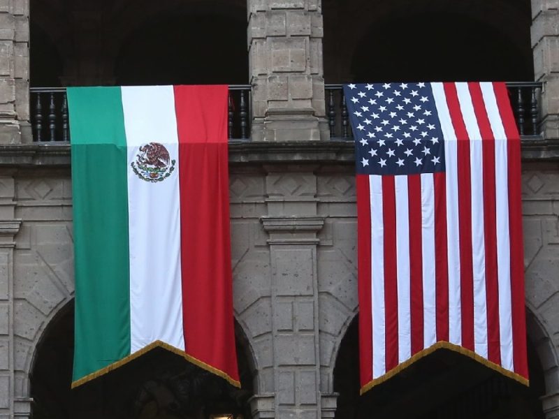 Posponen México y EU revisión del T-MEC; habrían tenido una llamada Sheinbaum y Trump