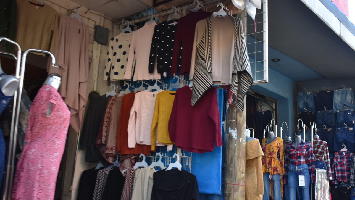 Textileros de Moroleón y Uriangato inician producción de ropa invernal.