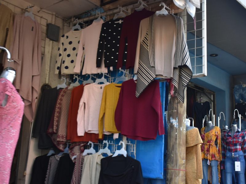 Textileros de Moroleón y Uriangato inician producción de ropa invernal.