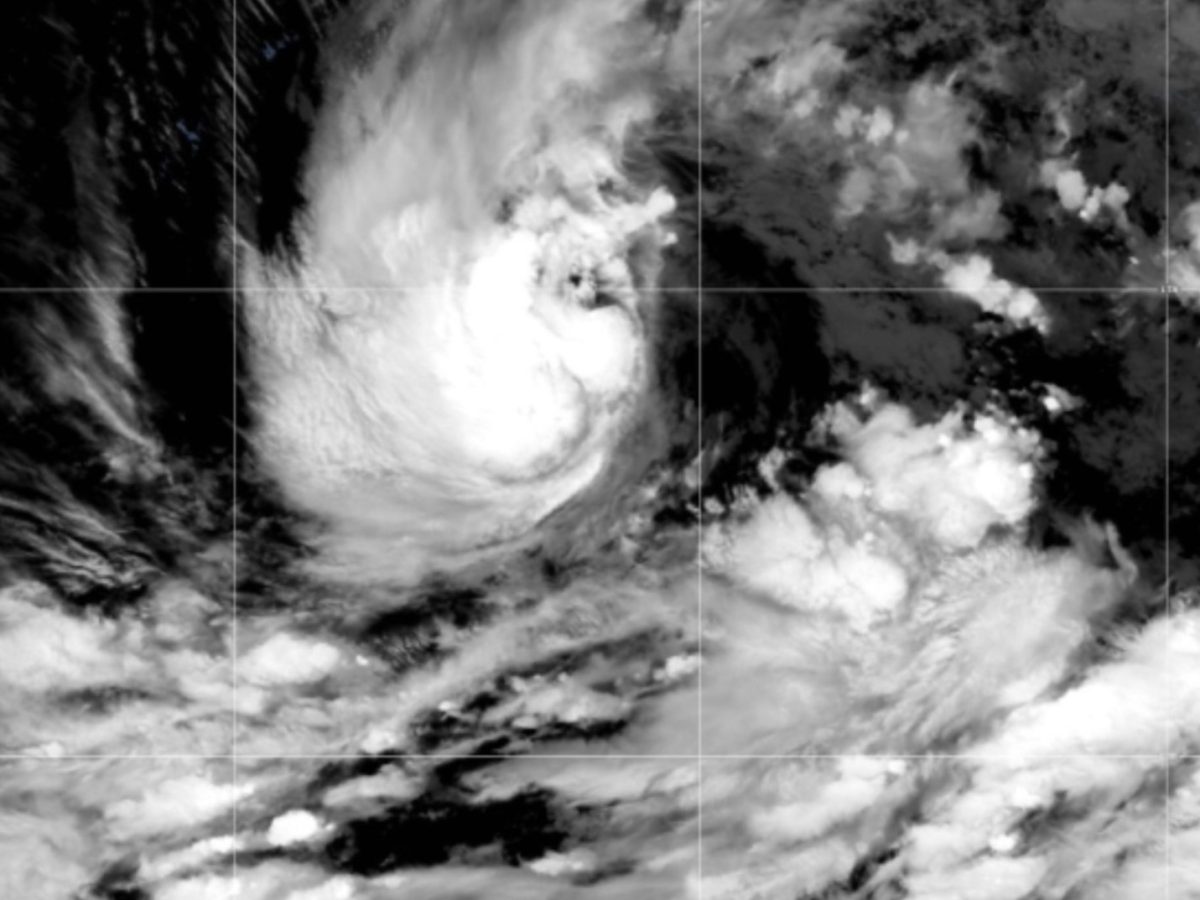 Lluvias en la costa de México por el huracán Polo; Nolo avanza con dirección a Hawái