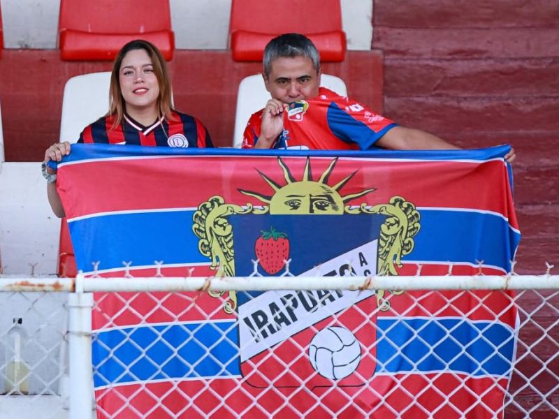La Trinca Fresera golea 3-0 a Cordobés y lidera la Primera Premier