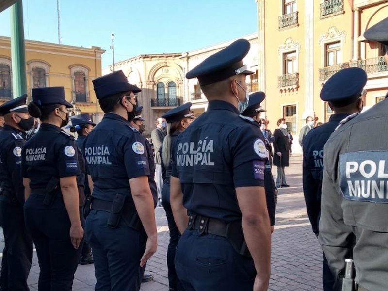 León adjudica 3.5 millones de pesos a tres proveedores para uniformes de policías