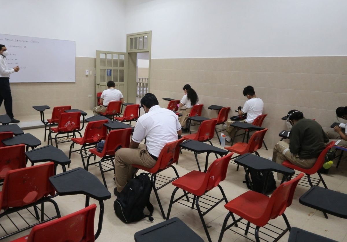 Tras reclamos y caída en PISA, regresarán libros de Matemáticas a las aulas