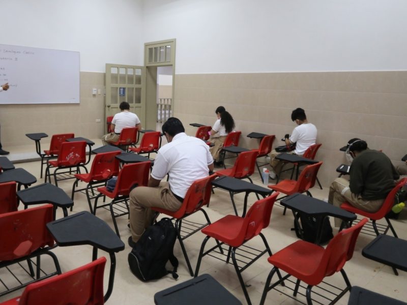 Frente al fallo en PISA, Gobierno alista libro de Matemáticas y freno a celular