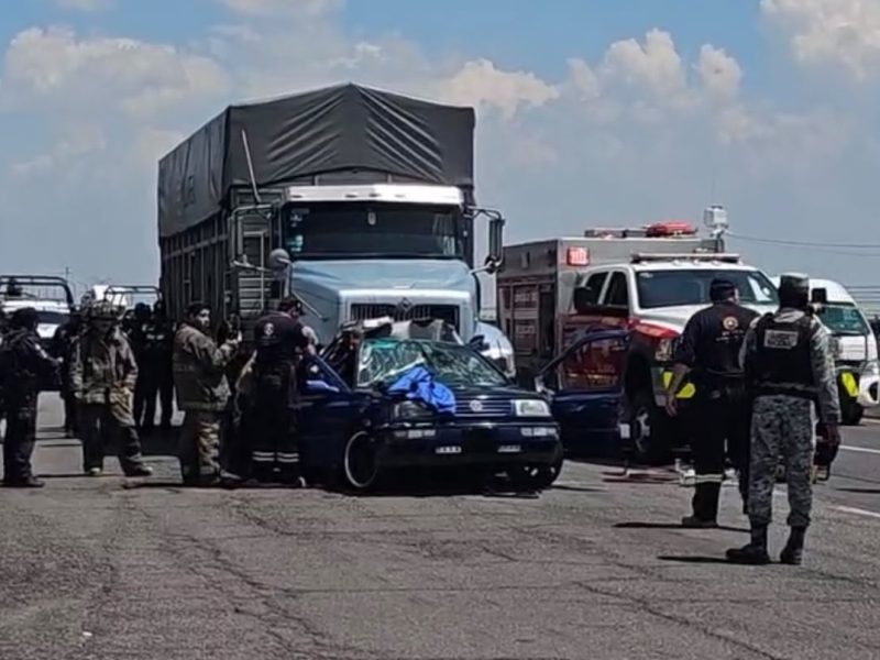 Choque fatal en carretera Celaya-Salamanca deja dos muertos, entre ellos una niña