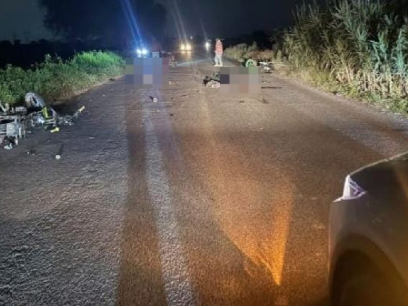Chocan motociclistas de frente; fallecen ambos conductores
