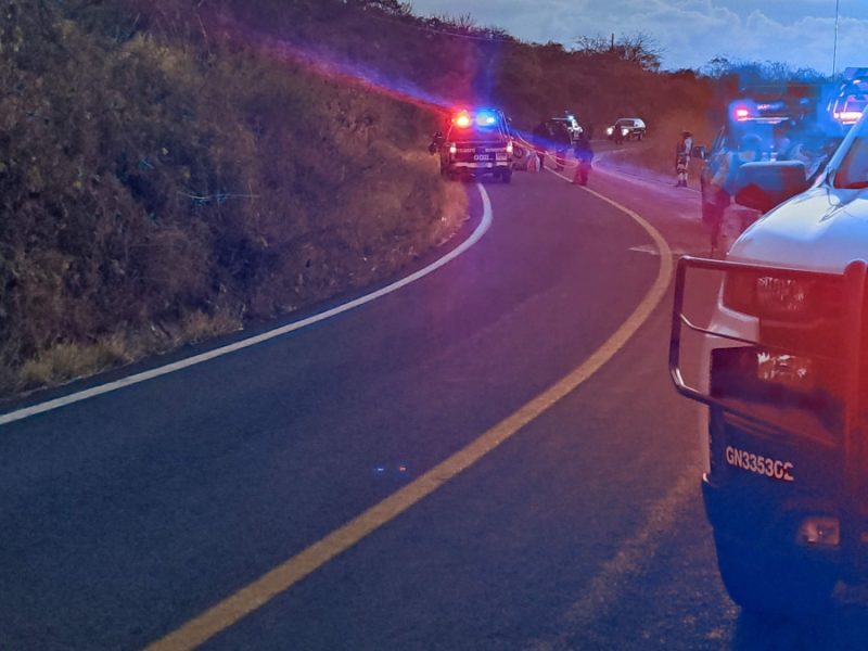 Le disparan múltiples veces a la cabeza y abandonan su cuerpo en auto, en La Mora