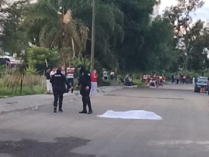 Ataque en Urbi Villa del Rey deja un hombre muerto a mitad de la calle