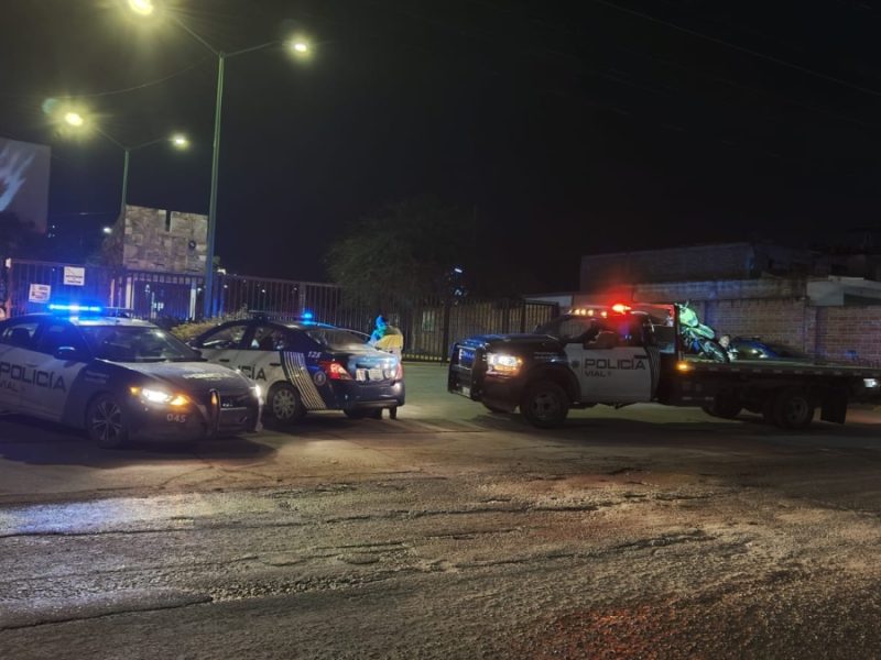 Atropella motociclista a peatón y lo proyecta de cabeza contra la calle en León