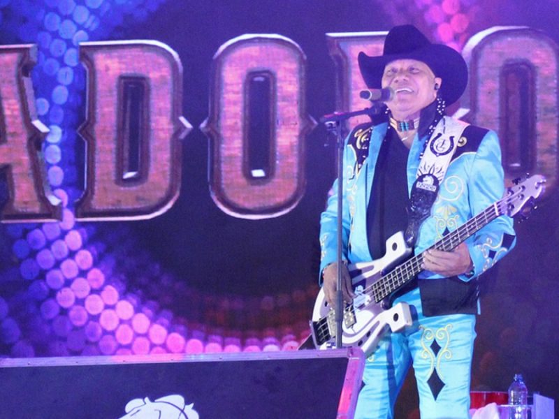Bronco convierte la Feria de San Francisco del Rincón en una noche de baile y nostalgia