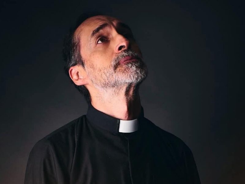 Bruno Bichir presenta la obra Réquiem en León: ‘El arte debe abrir el debate’