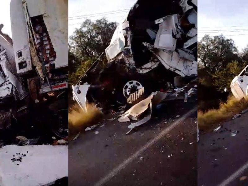 Chofer sale proyectado y muere en choque frontal entre tráileres en la San Felipe-Villa de Reyes