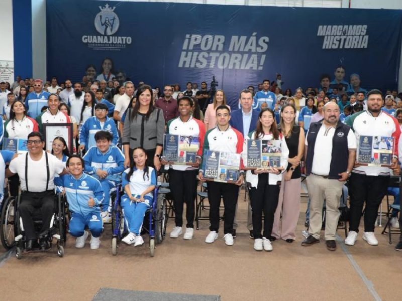 Reconocen a medallistas de Santo Domingo 2026 y abanderan a la delegación de Guanajuato rumbo a Paralimpiada Nacional