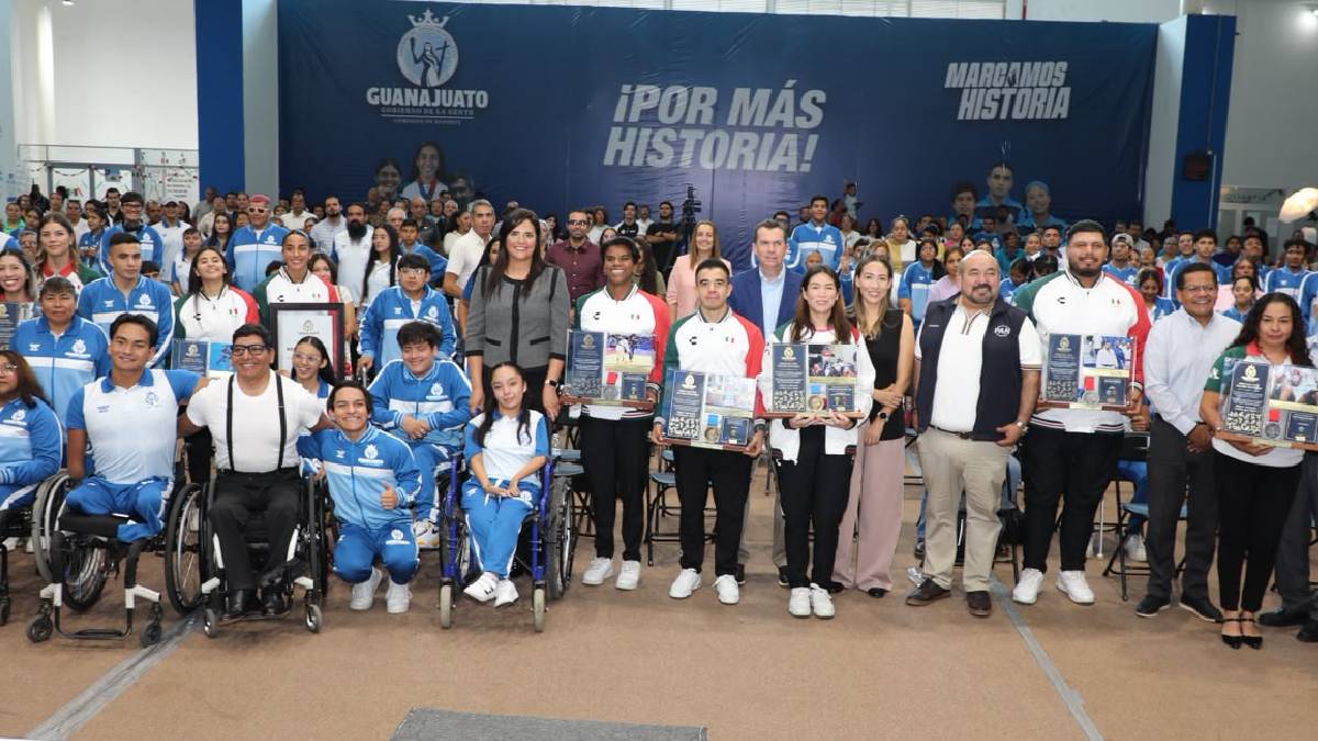 Reconocen a medallistas de Santo Domingo 2026 y abanderan a la delegación de Guanajuato rumbo a Paralimpiada Nacional - Foto: Code Gto.
