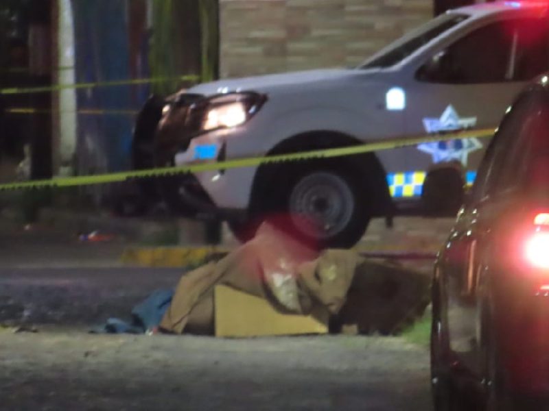 Hallan pepenadores entre basura y cartón cuerpo de hombre en San Miguel