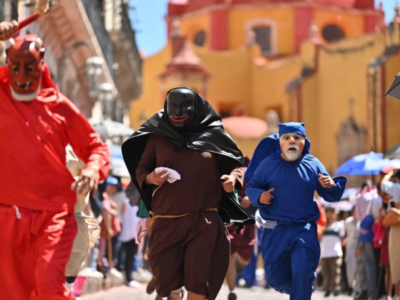 Celebran aniversario de la Toma de la Alhóndiga con desfile en Guanajuato capital