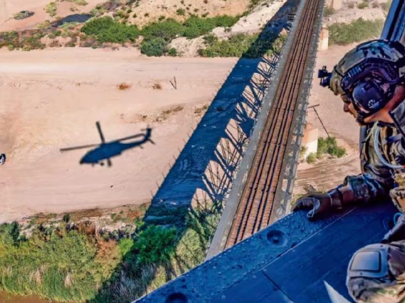 Reportan que EU tiró 100 drones de cárteles en la frontera sur en solo un mes