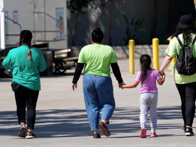 Gobierno de Trump cambia reglas para reportar trata de niños migrantes; advierten daño