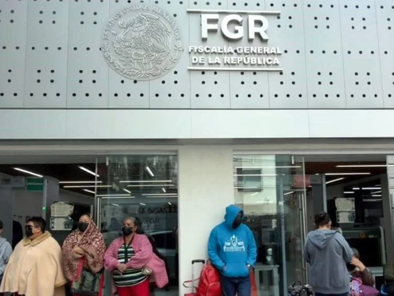 Familiares de desaparecidos bloquean accesos a la FGR en CDMX