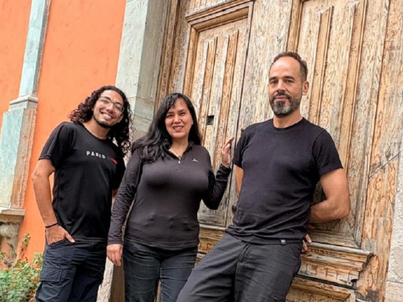 Festival Cervantino: La poeta Amaranta Caballero convierte Guanajuato en un libro abierto  