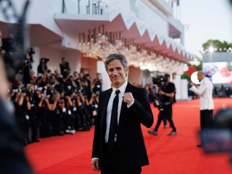 Gael García Bernal cuestiona el poder desde el cine en su faceta como director