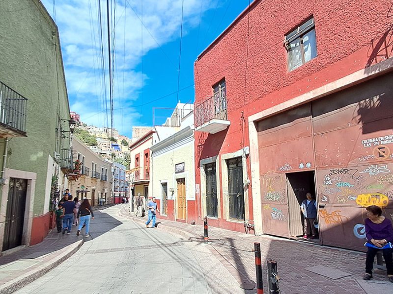 Hay cierres viales en Guanajuato capital por 24 horas en calles Sangre de Cristo y 5 de Mayo
