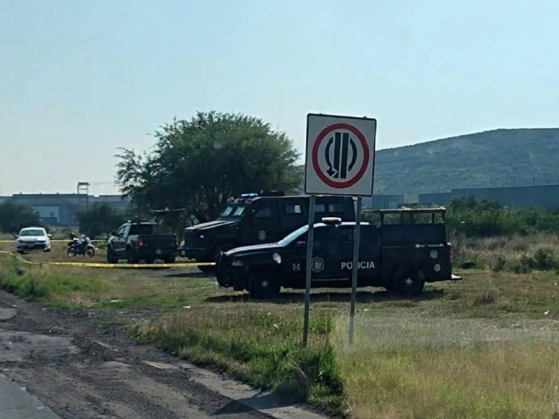 Hallan cuerpo con huellas de violencia en la carretera Querétaro-Celaya en Apaseo el Grande