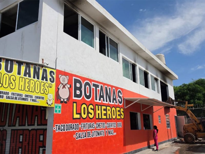 Fuga de gas causa incendio en negocio de botanas en Héroes de León