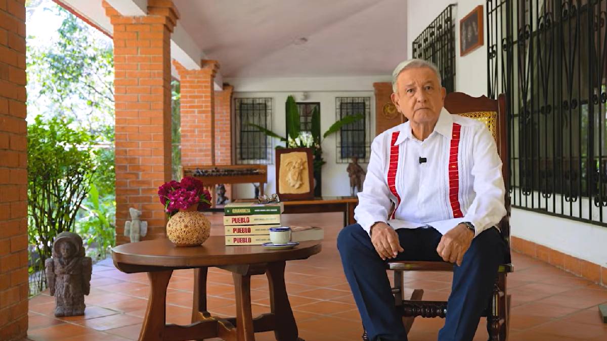 Desmiente AMLO rumores sobre su muerte en video desde Palenque y presenta libro