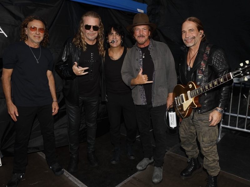 Eddie Vedder presenta a Maná en el Ohana Festival como “únicos e inigualables”