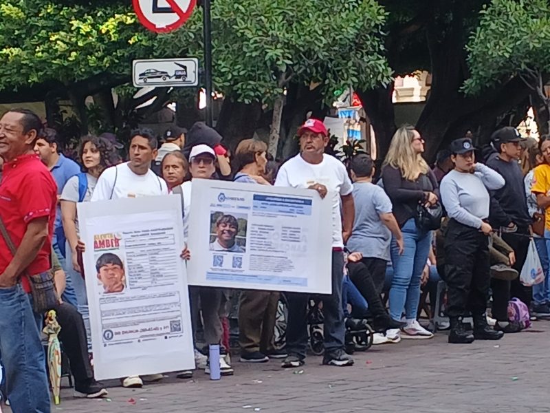 Celaya: protesta en desfile por desaparecidos