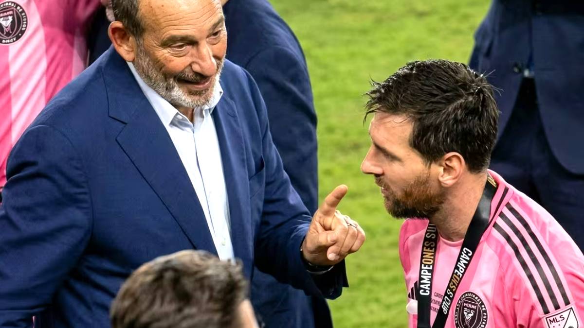 Messi encara al comisionado de la MLS tras conquistar la Campeones Cup con Inter Miami; el tenso momento se vuelve viral - Foto: Campeones Cup.