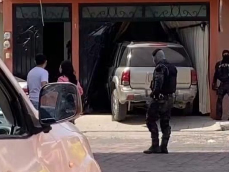 Niña muere trágicamente al ser embestida por camioneta en la sala de su casa en Salamanca