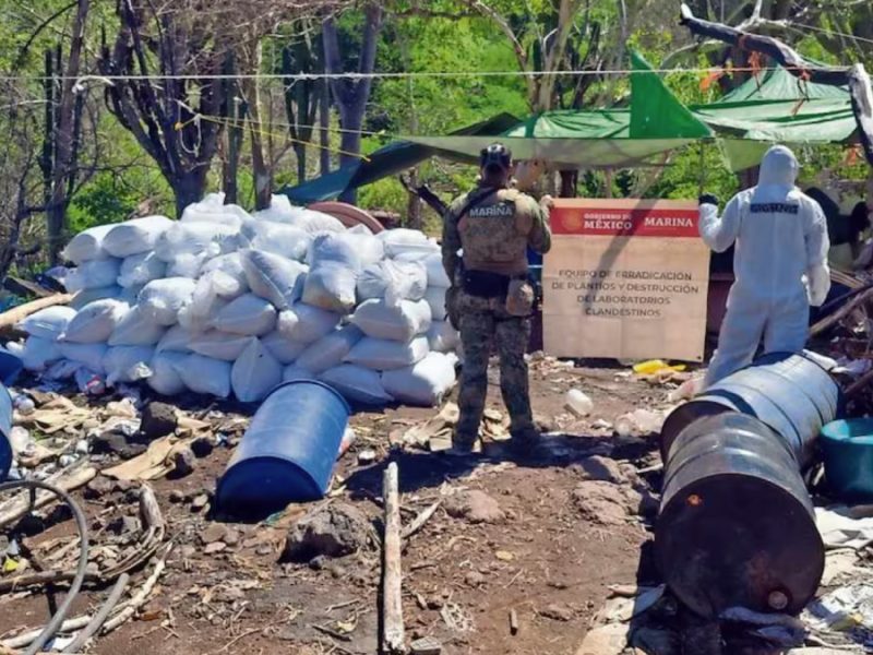 Sinaloa: Marina inhabilita laboratorio en Corrallejo con dos toneladas de droga