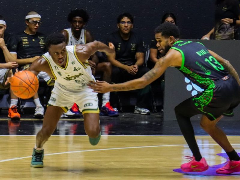 Con bronca incluida, Abejas de León vence 84-74 a Santos del Potosí y alarga la serie de Play-In