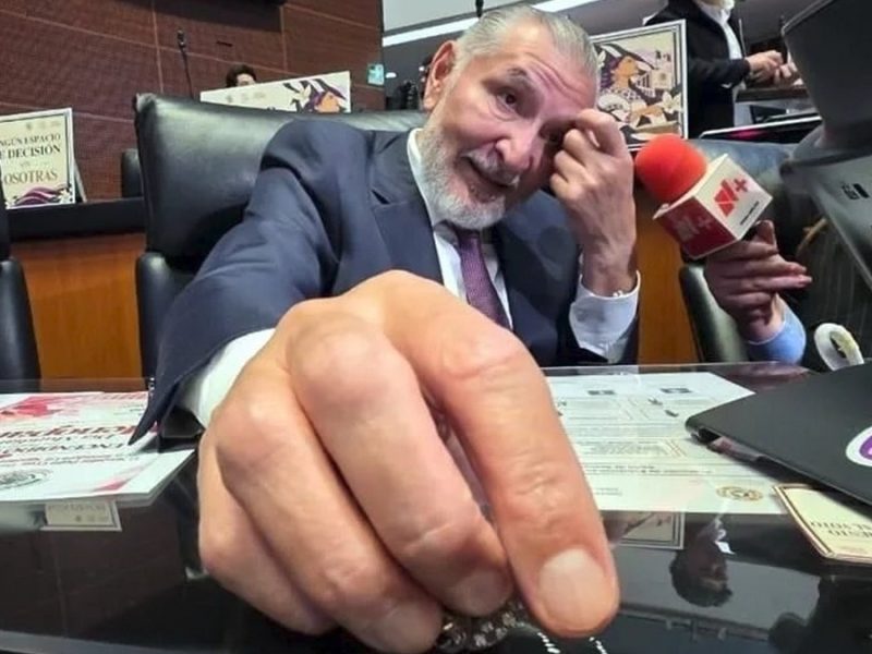Calla Adán Augusto sobre permisos a Amílcar Olán, pero defiende a ‘Andy’ López Beltrán